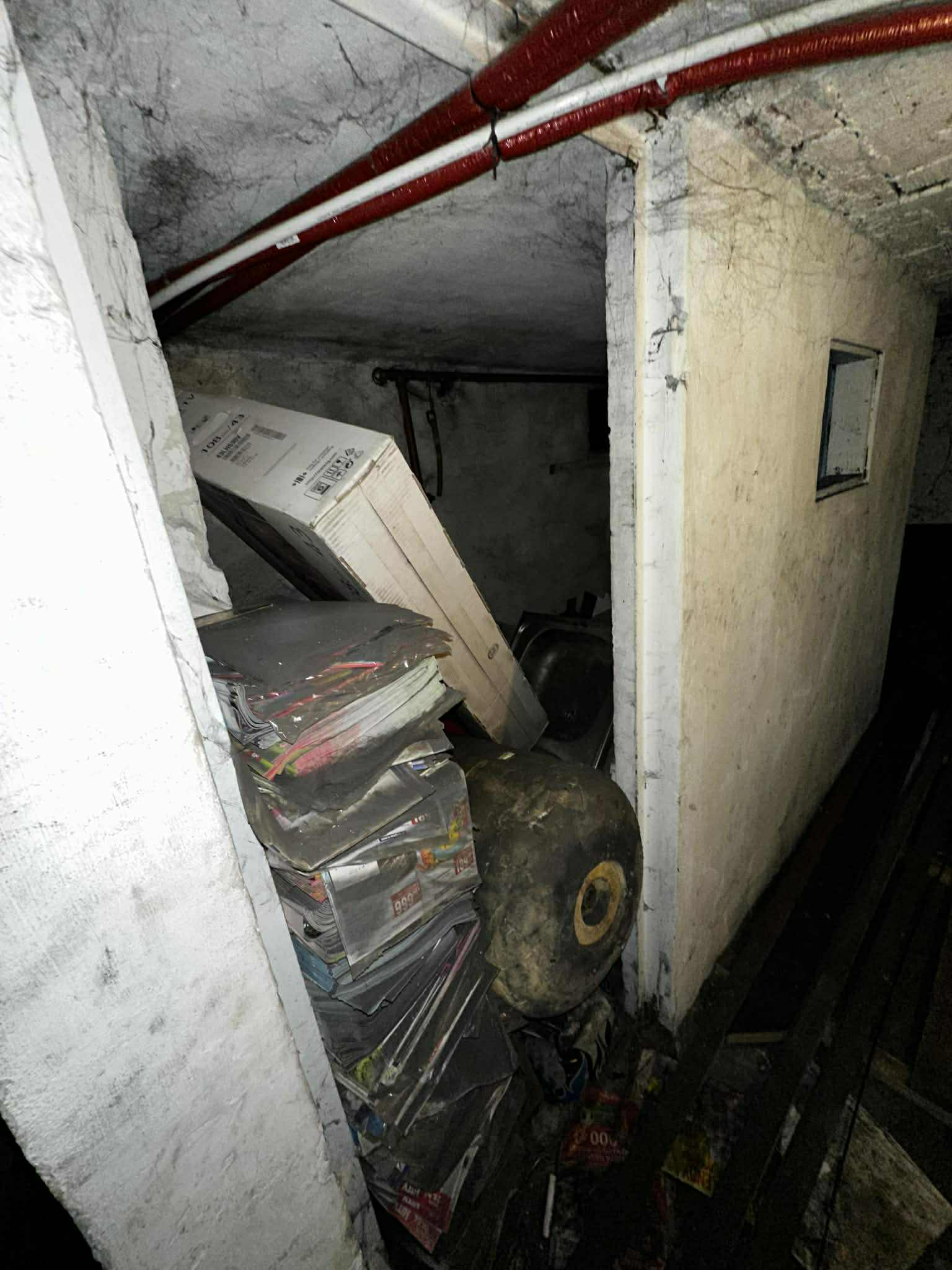 Składzik w piwnicy - Przed